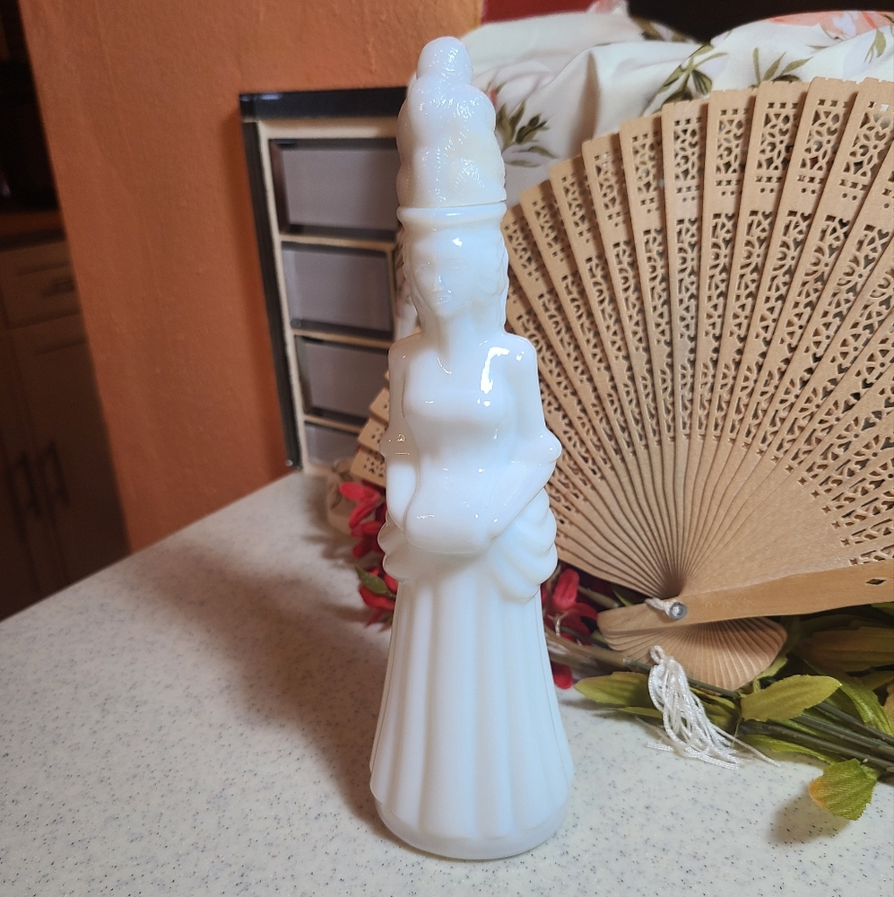 Elegant White Glass Figurine avon collectible empty bottle
